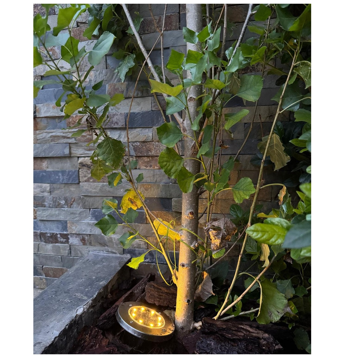 Luminaria Solar Piso Omio Led Cálidos Para Jardín Pack De 4
