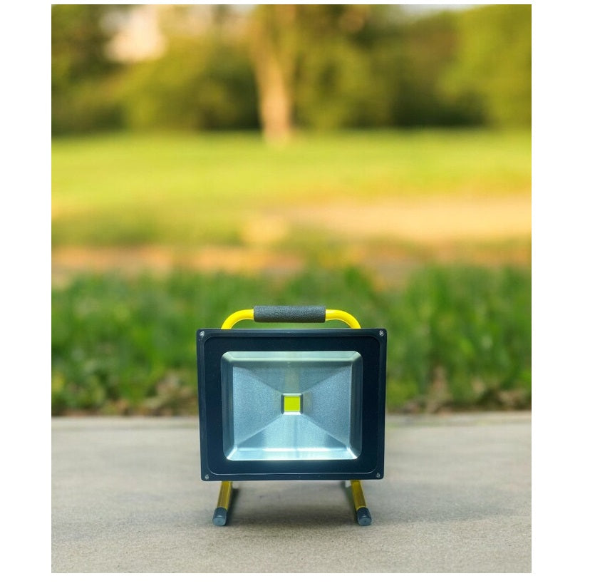 Reflector Led De Obra 50w Portatil Recargable Amarillo Blanco Frío