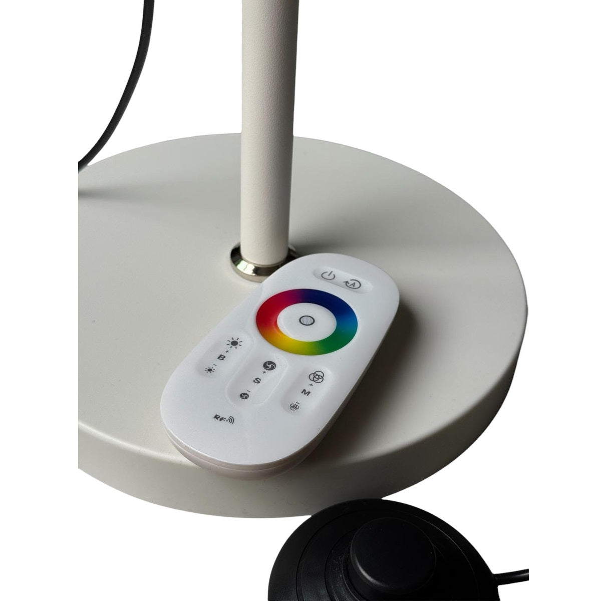 Lámpara De Pie Rgb 1.6m Moderna Con Control Remoto Omio