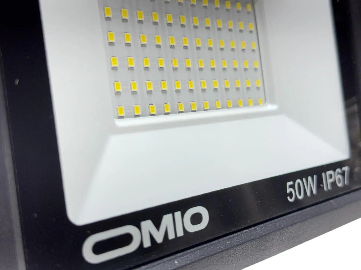 Foco Reflector Led Omio 50 watts Luz Fría/cálida Para Interior y exterior