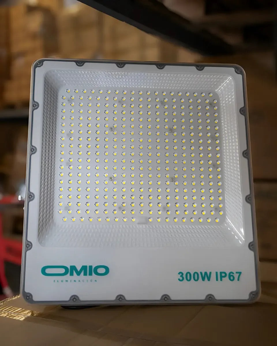 Reflector Led Omio 300 watts Policarbonato Frío Blanco
