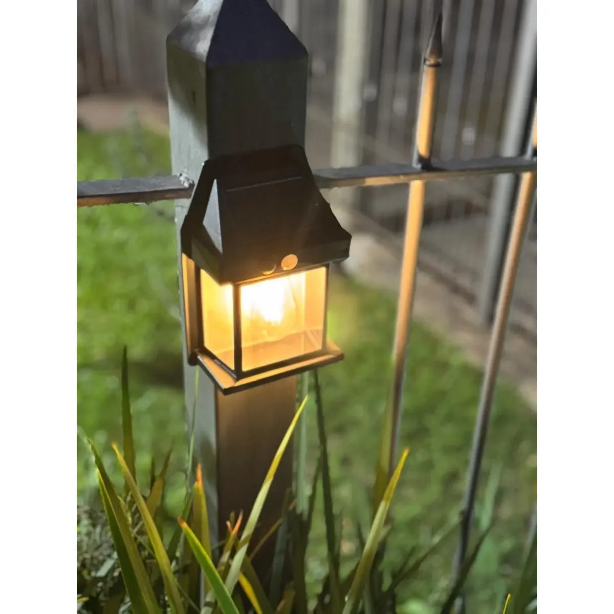 Lámpara Farol Solar Colonial Cálida Exterior Sensor Mov Omio